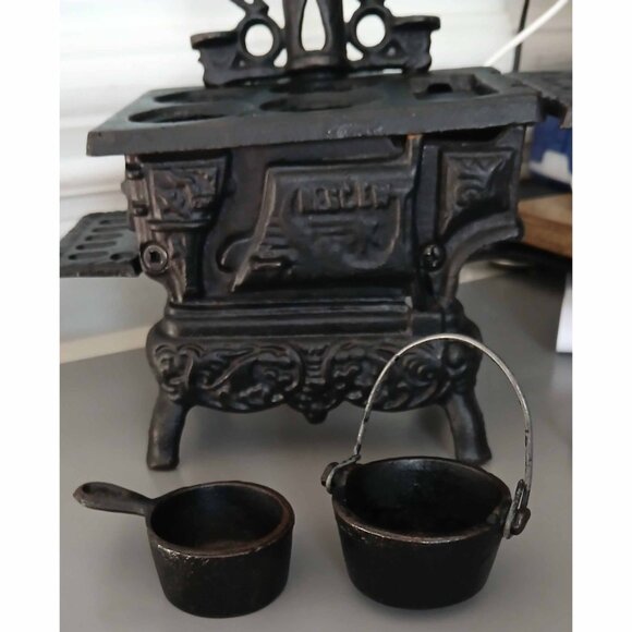 Vintage Crescent miniature Cast Iron Stove - Picture 7 of 10
